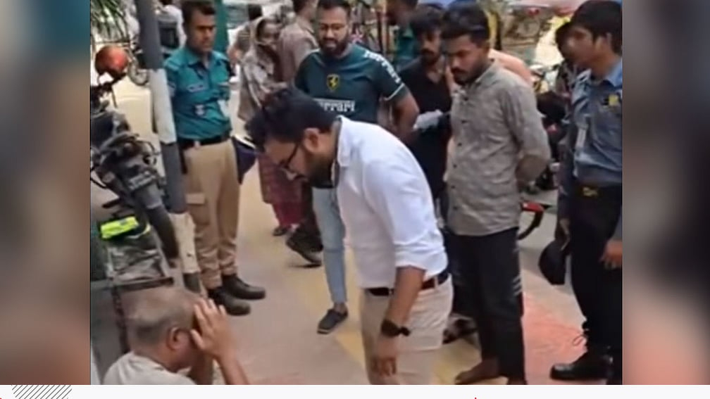 ঢাকার ফুটপাতে মারধরের ভিডিও ভাইরাল, পুলিশের অনাক্রিয়ার প্রশ্ন উত্থাপিত