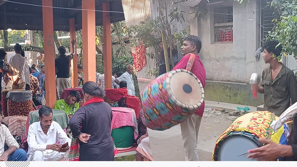 কিশোরগঞ্জের কটিয়াদীতে জমে উঠেছে ৪০০ বছরের ঐতিহ্যবাহী ঢাকের হাট