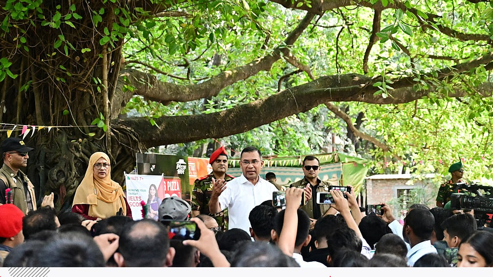 সাড়ে চার ঘণ্টায় ১৩ জায়গা পরিদর্শন করলেন প্রধানমন্ত্রী, আজিমপুরে অপরিচ্ছন্নতায় অসন্তোষ